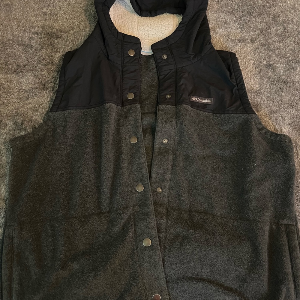 Columbia vest